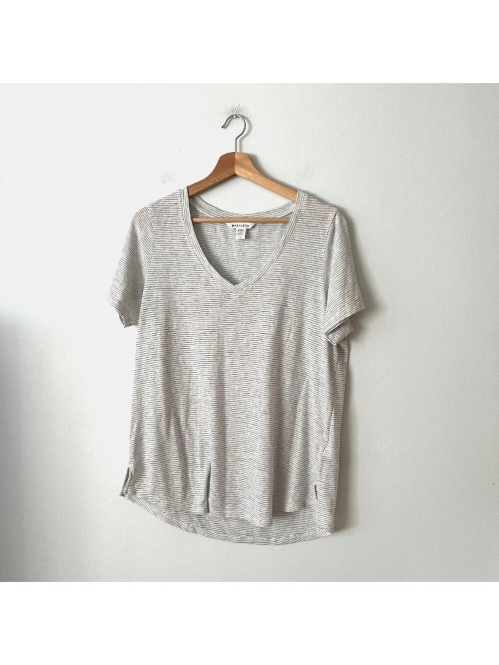 Athleta Gray & White Striped Lightweight V-Neck T-Shirt Women's Size Large